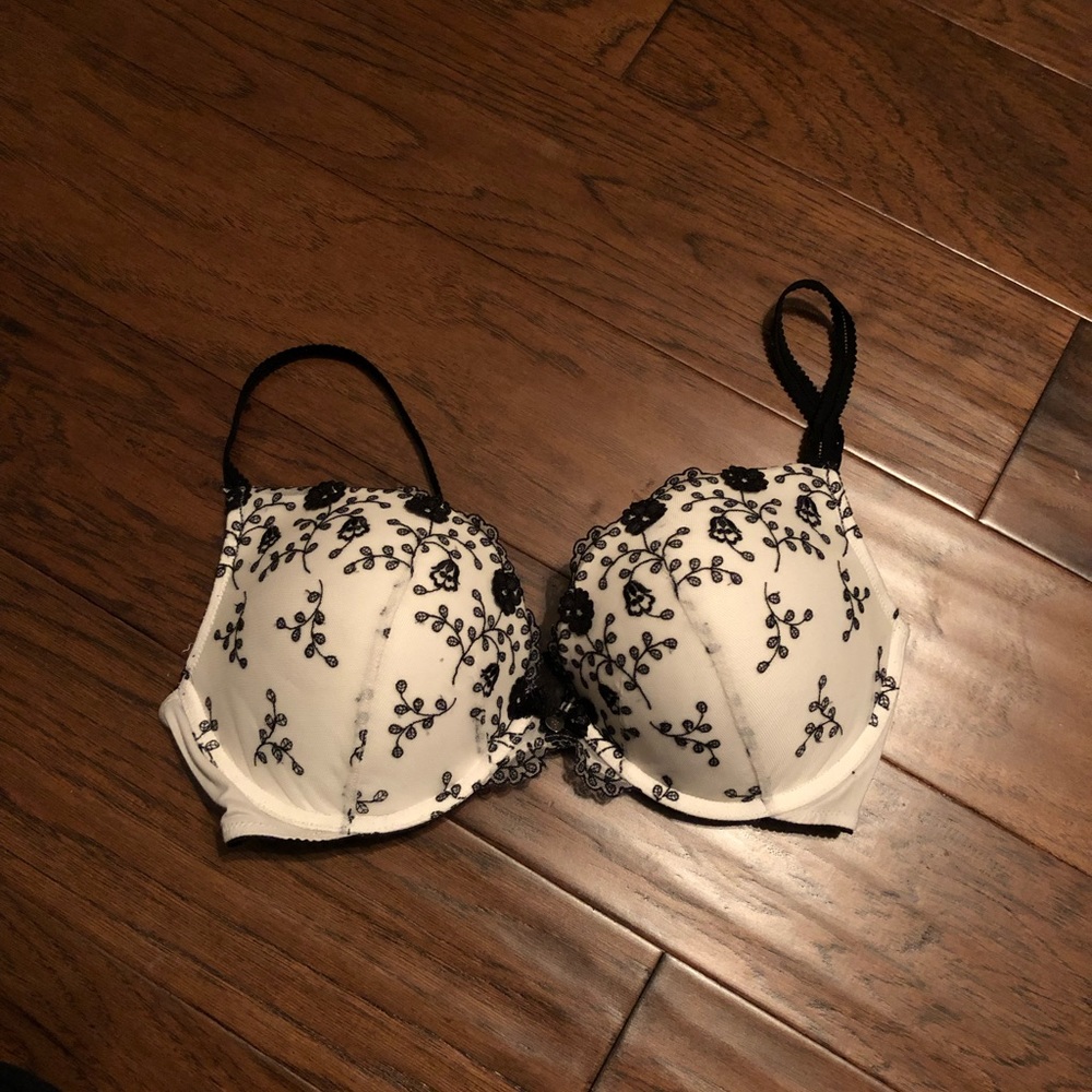 36D B/W Floral Embroidered Push Up